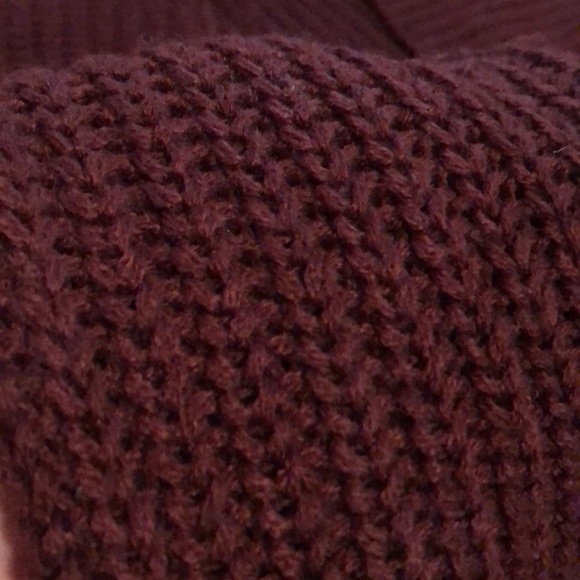 Burgundy sweater/ top•cut sides•v- neck•chocker - Picture 5 of 5